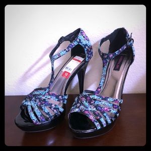 NEW Floral and Patent Platform Sandal